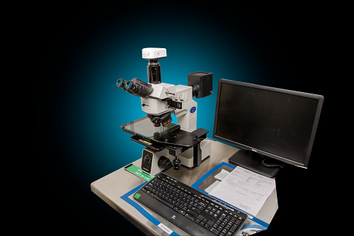 Figure 3: MIL-PRF-13830Bは被検対象のオプティクスに目視検査のみを要求するが、ISO 10110-7は微分干渉 (DIC) 顕微鏡穂法などの技法を用いた寸法的分析を要求する