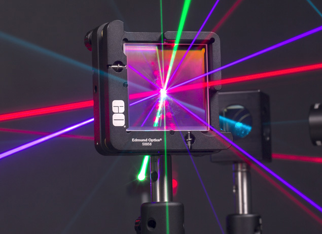 Size Comparison of an Ultra-Compact Microscope Objective with a Standard Microscope Objective